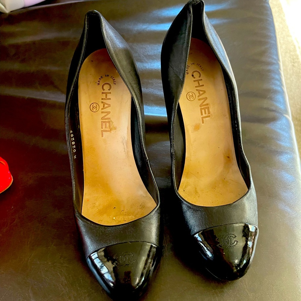 Black Chanel shoes size 40